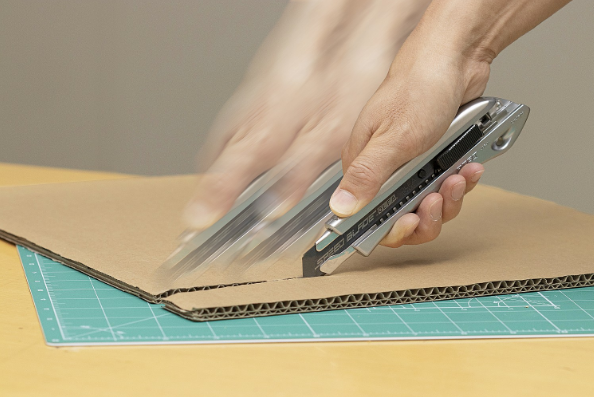 Нож с сегментным лезвием OLFA 18мм. автофиксатор лезвие с тефлоновым покрытием OL-LTD-AL-LFB в Екатеринбурге 