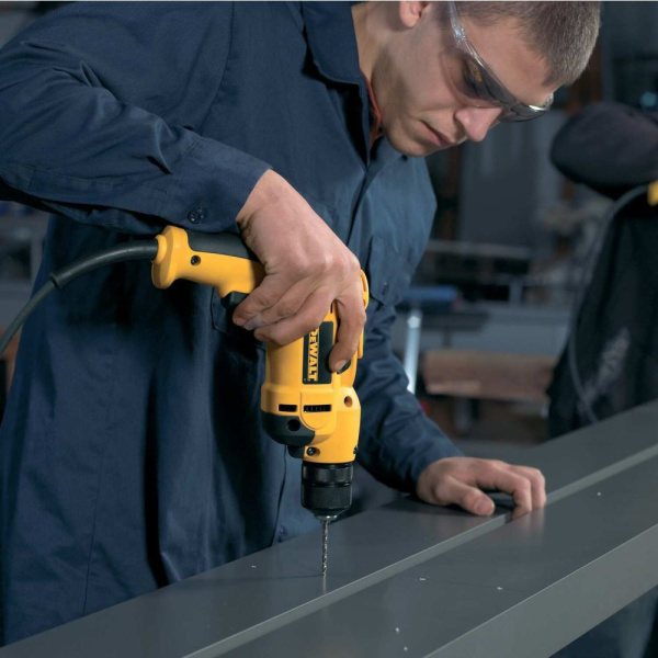 Безударная дрель DeWalt DWD112S в Челябинске