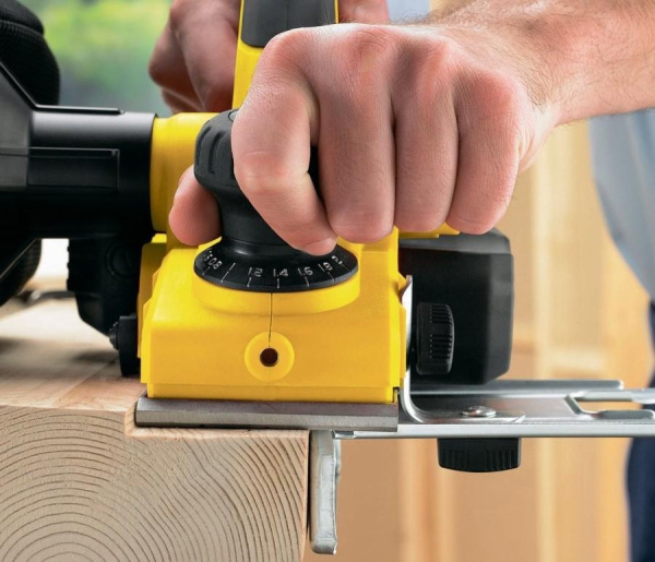 Рубанок Stanley STPP7502 в Челябинске