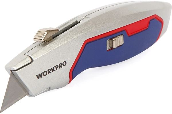 Нож с трапециевидным лезвием WORKPRO алюминиевый корпус, 3 лезвия в комплекте  WP213011 в Екатеринбурге 