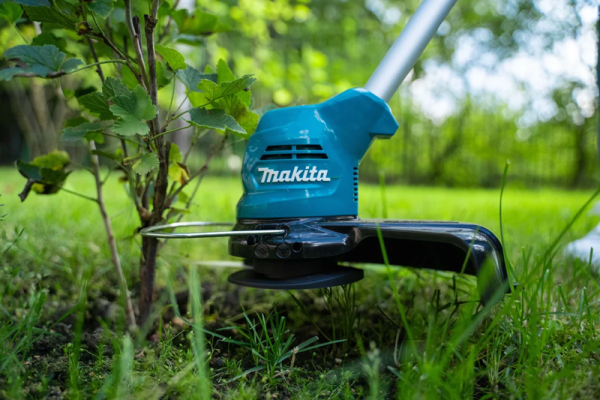 Триммер аккумуляторный MAKITA  UR100DWAEX в Екатеринбурге