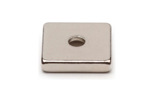 Неодимовый магнит прямоугольник Forceberg 15х15х3мм. с зенковкой 3.5/7мм. 2шт.  9-1302010-002 в Челябинске 