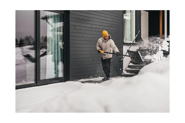 Лопата для снега Fiskars 53см, 1540мм, ручка D алюминий 1052526 в Челябинске 