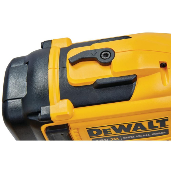 Гвоздезабиватель аккумуляторный (кровельный) DeWalt DCN45RNN-XJ (18В, без акк.и з/у.кейс) в Челябинске