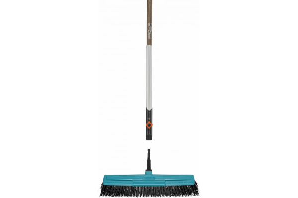 Комплект Gardena щетка для дорожек + Рукоятка деревянная 130 см  03622-36.000.00