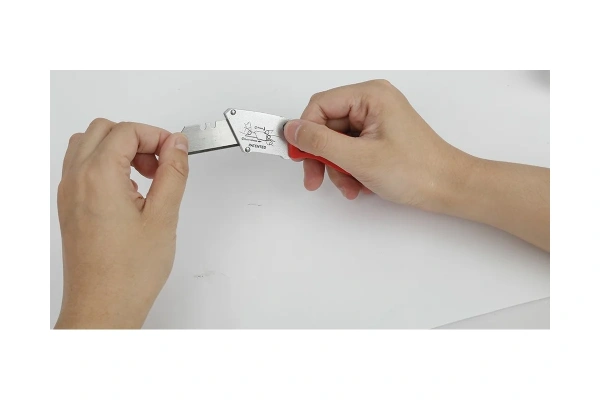 Нож с трапециевидным лезвием складной WORKPRO  WP211002 в Екатеринбурге 