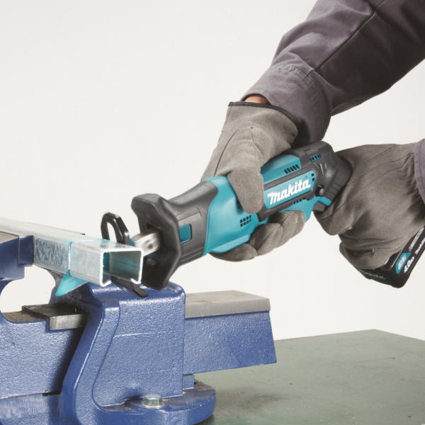 Аккумуляторная сабельная пила Makita JR105DZ в Екатеринбурге