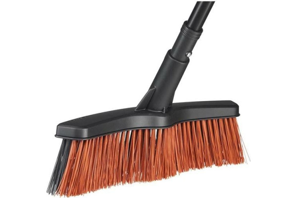 Метла Fiskars Solid средняя 1025921