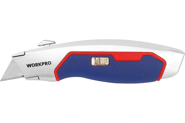 Нож с трапециевидным лезвием WORKPRO алюминиевый корпус, 3 лезвия в комплекте  WP213011 в Екатеринбурге 