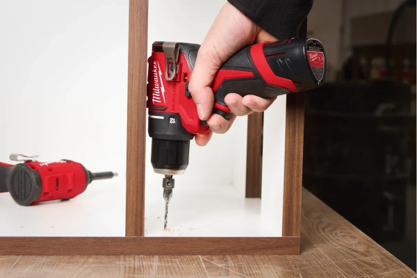 Аккумуляторная  дрель-шуруповерт Milwaukee M12 BLDDRC-202C 4933499686